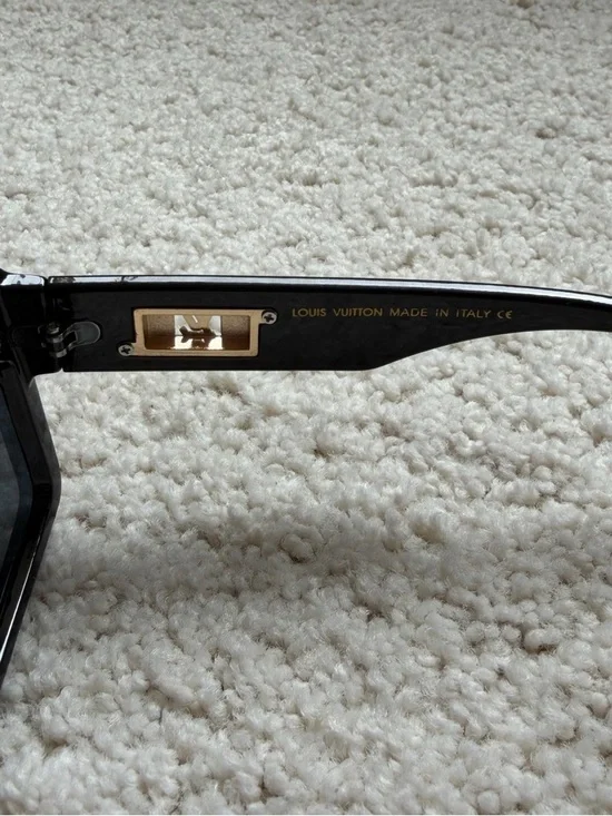 Louis Vuitton LV Women’s Sunglasses Black & Gold Oversized Designer Shades - Picture 3 of 5